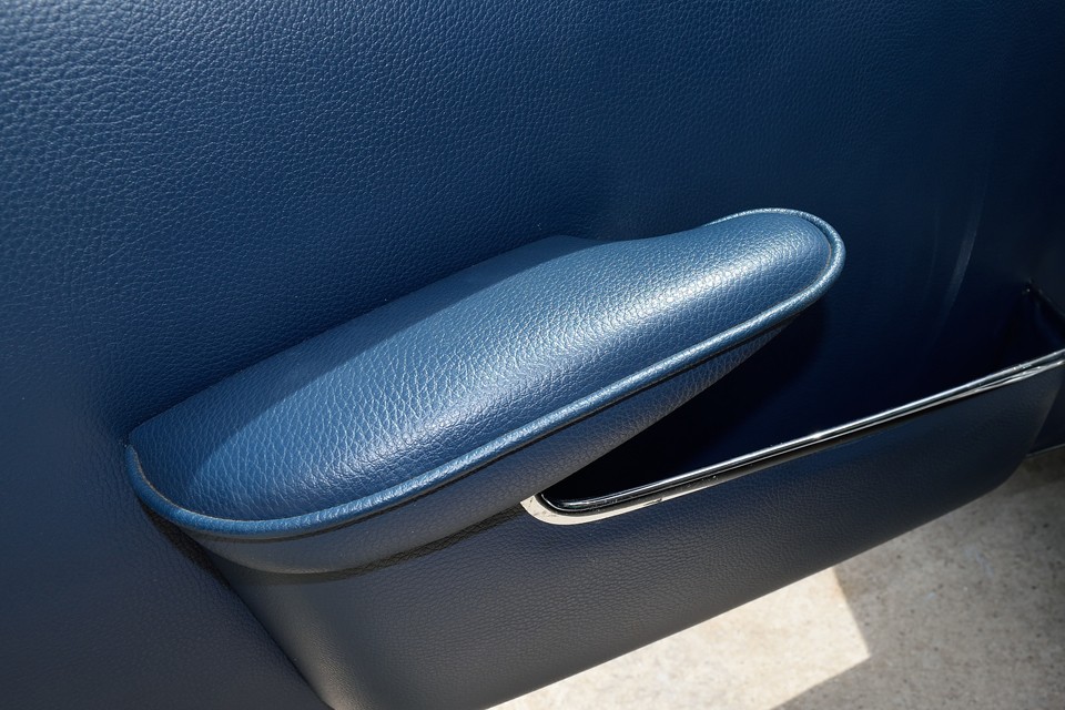 使用頻度が高く、汚れが目立ちやすいはずのドアハンドルもこの通り！