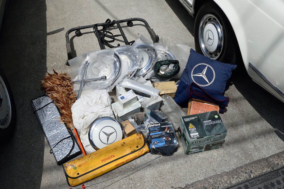 トランク内に積んであるこれらのものは、すべておまけで付属します。中には貴重なパーツも・・・。