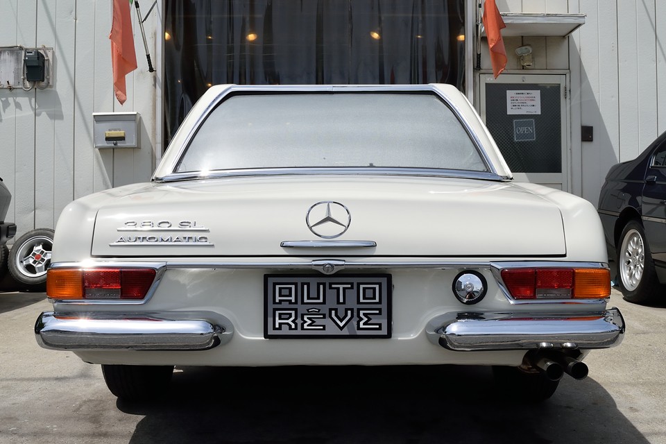 コーナーを理想のラインで駆け抜ける喜びもあるでしょう、腹の奥底に響く咆哮に官能を感じることもあるでしょう・・・。