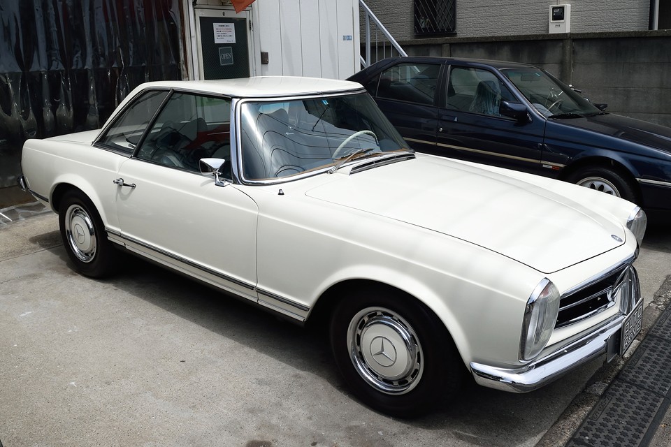 宝石のように光り輝くメーターの美しさに魅了されることもあるでしょう、このクルマに乗れた人生を誇らしく思える事もあるかもしれません・・・。