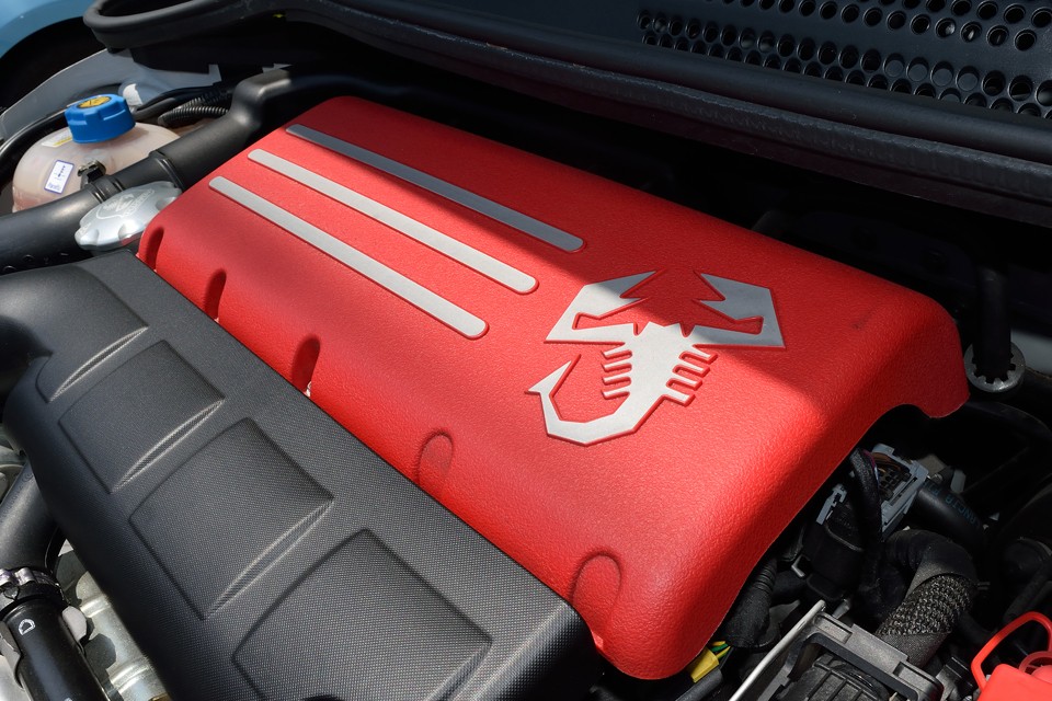 160psでも十分過激なのに、更にパワーアップって・・・だからアバルトって好きなんですけどね（苦笑）