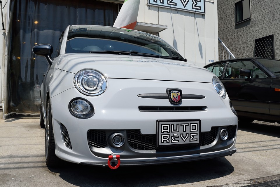 いかにもスポーツカー然としたクーペじゃないところがいいですね。スペックが過激なので、一見、男性的なクルマに思われがちですが、これなら女性オーナーさんも大いに有りかと！