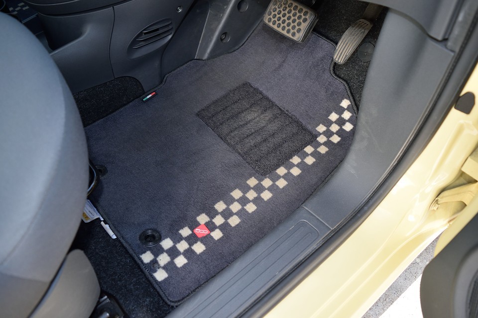 インテリアカラーに合った、これまた可愛いフロアマット！おしゃれは足元から！大事ですよねぇ～。