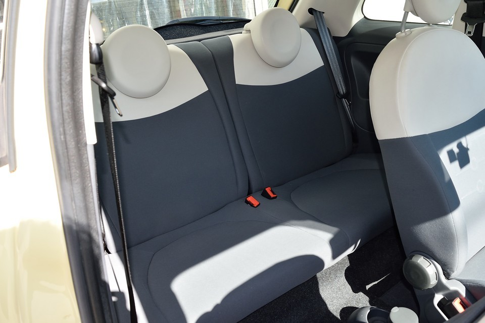 リアシートに至っては、ほぼ使用感ゼロ！これは気持ち良くお乗りいただけると思います。