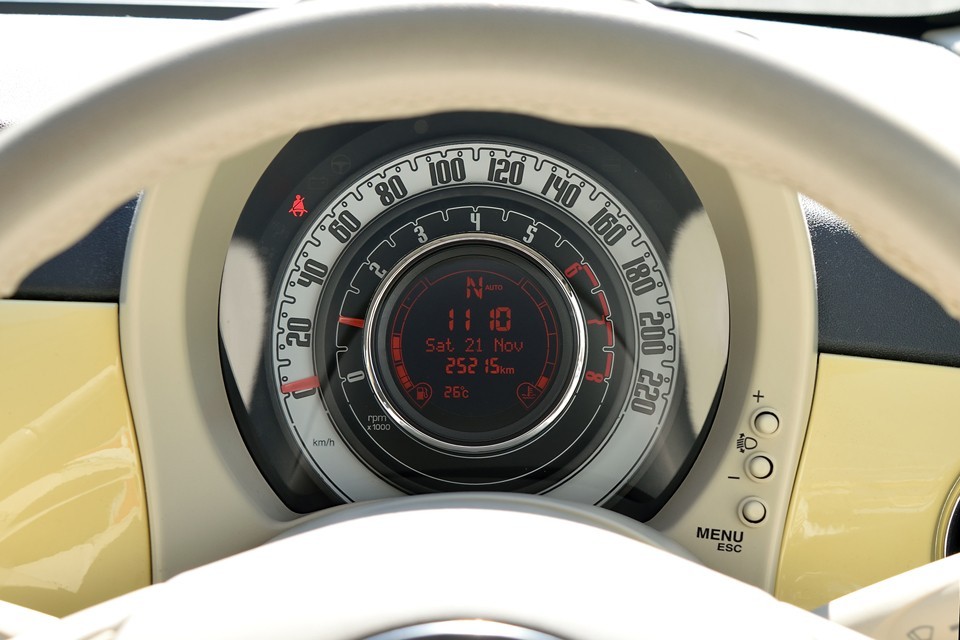 実走行2.5万km！この走行距離ですから、全体的に程度が良いのも当然と言えば当然！唯一気になるタイミングベルトも、ご成約いただきましたら、交換してのお渡しになります！安心でしょ。