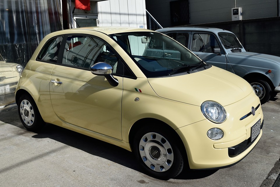 それから、この1.2LのPOPはチンクファミリーの中で唯一、車両重量1tを切るモデル。ってことは車検の時に必ず掛かる重量税が他モデル24,600円に対し、16,400円と8,200円もお得なのです！