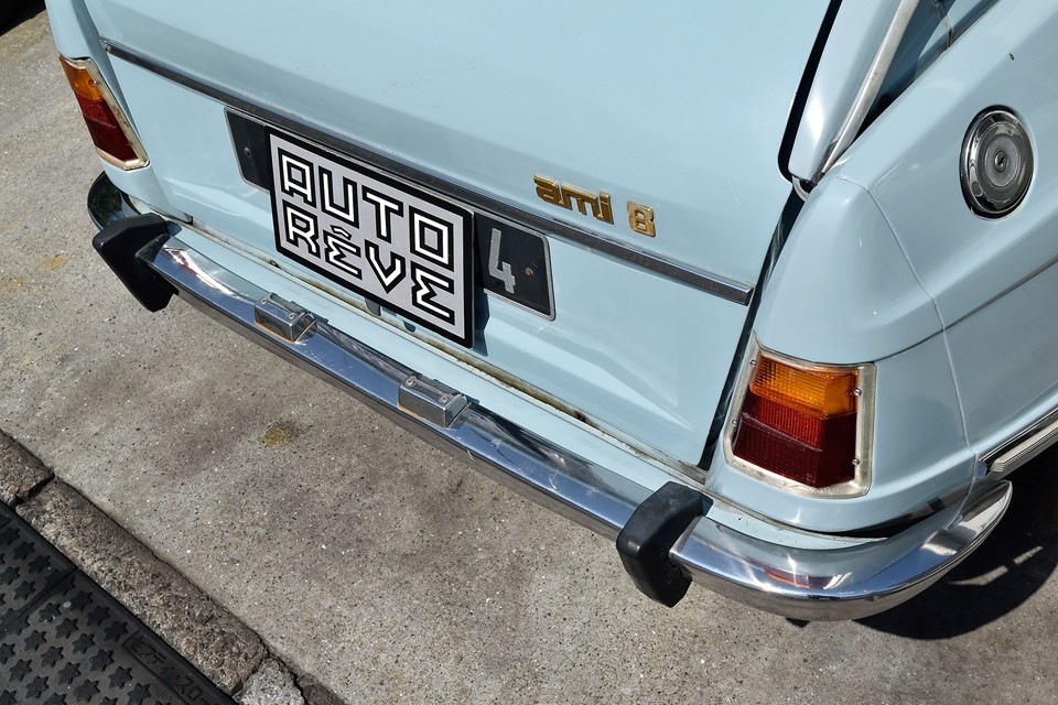 リアバンパーもこの輝き！もちろん小キズ程度はありますが、気になるほどの目立つキズ、凹みはありません！