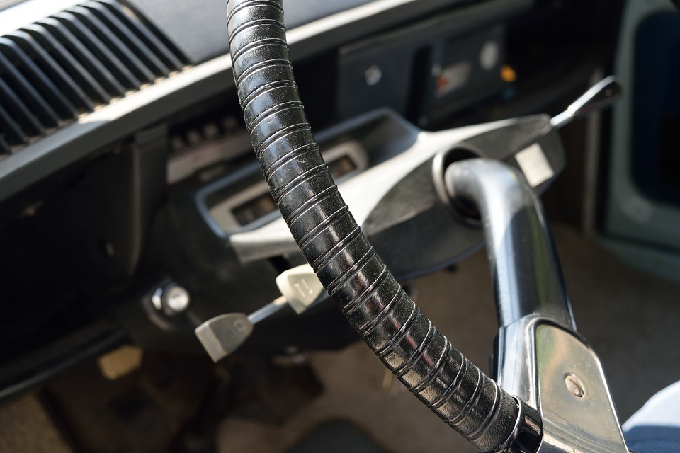 1本スポークに目が行きがちですが、握りの部分も手が込んでます。ビニールレザーが丁寧に巻かれていて、雰囲気のある見た目はもちろん、握り心地もとっても良いのです！