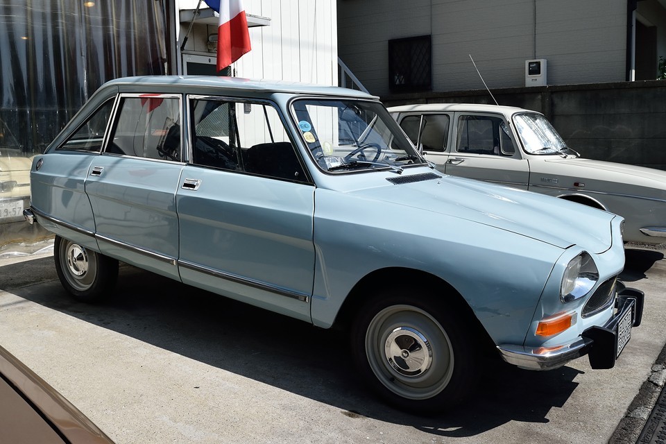 ではここでおさらい。1970年式シトロエン AMI8 club、キズ、凹みは多数あるものの機関は好調！普段の足に使ってますけど何か？風の使用感はむしろフランス実用車本来の姿と言える状態かと・・・。