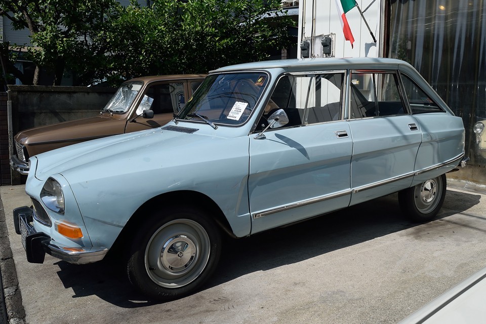 エンジンは2CVゆずりの602ccで、数値だけ見れば頼りないくらい非力に思えますが、現代の軽自動車並みのチョ～軽量車重のおかげで、想像以上に元気に走るのです！