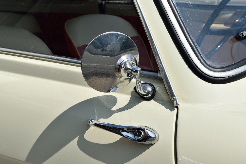 ピッカピカのドアミラーにドアハンドル！これもそのうち馴染みますので（笑）・・・但し相当時間は掛かりそうですが。