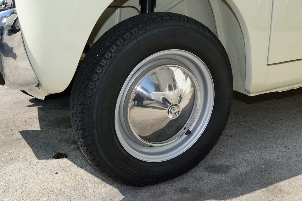 タイヤはほぼF500ファミリー専用と言えるPIRELLI CINTURATO CN54を装着。シンプルなホイールキャップも気になるほどのキズは見受けられません。