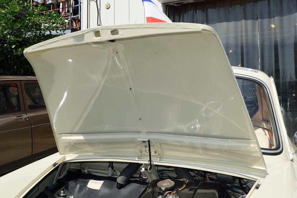 更についでにトランクリッド内側も・・・舐めろと言われれば舐められるくらい？！←だからって言わないでね（笑）