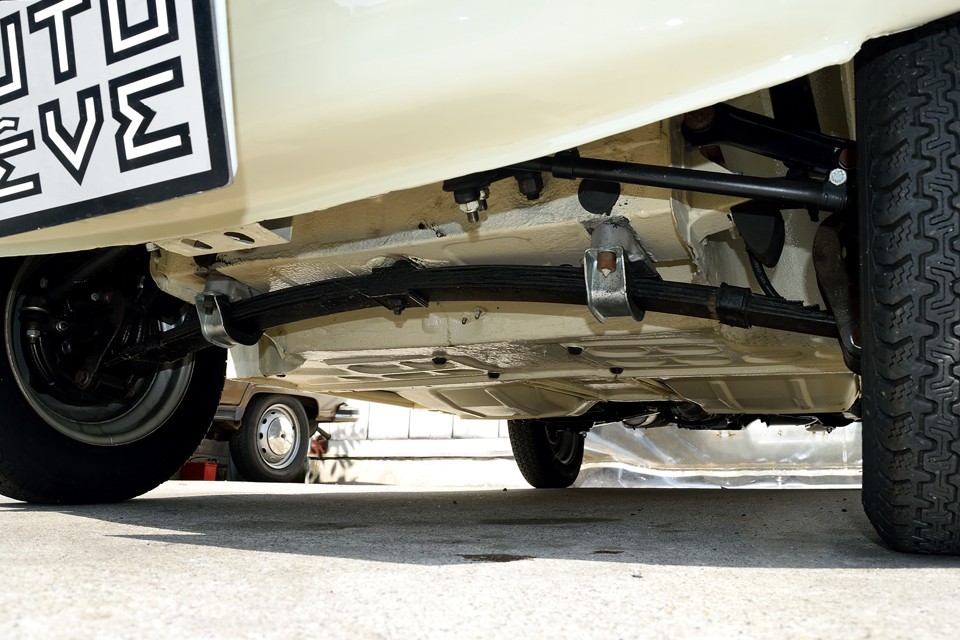 もちろんボディ下面もキッチリと仕上がってますね。っていうか、ボディ下面がこの状態っていうことは、仕上げてからほとんど走行してない？！