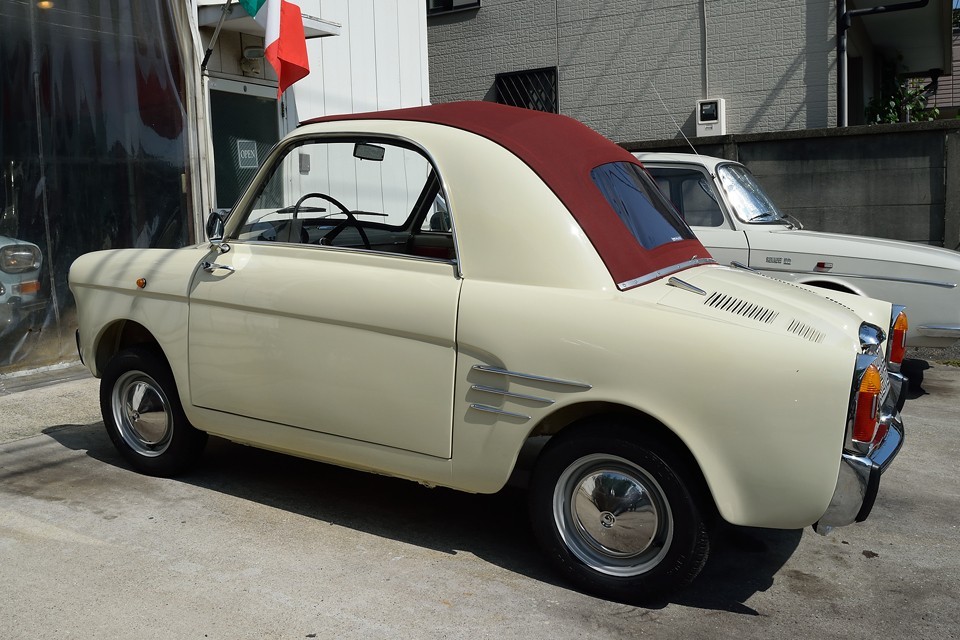 単純に見て感じる「ワクワク感！」それさえ感じていただければ、既にこのビアンキーナの魅力に触れたと言えるのではないかと・・・。