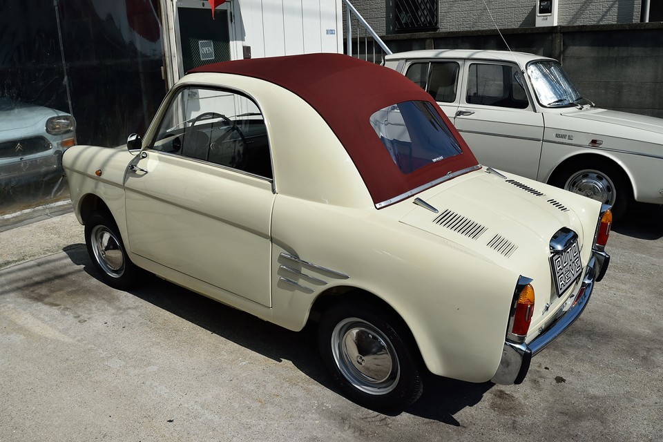 イタリアだって、まだまだクルマを造る、クルマを所有する、ということ自体に必死になっていたはずの時代に、こういうものが造れるって、やはりイタリア人のDNAなんでしょうか・・・。