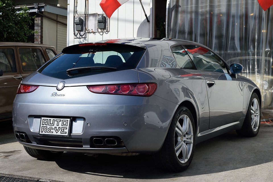 衝撃のデビューにも関わらず、人って見慣れてしまうと直ぐに忘れてしまうものなんですね、各云う私もその一人ですが、こうして改めて見てみると、ジウジアーロによる大迫力のボディデザインは圧巻！