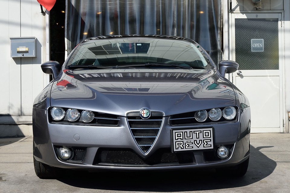 しかも本車両はドライビング好きならもはや一択の左ハンドルの6MT！「直噴エンジンが～」とか、「ボディサイズが～」とか言う前に、まずは乗ってみるのが正しいのではないかと！