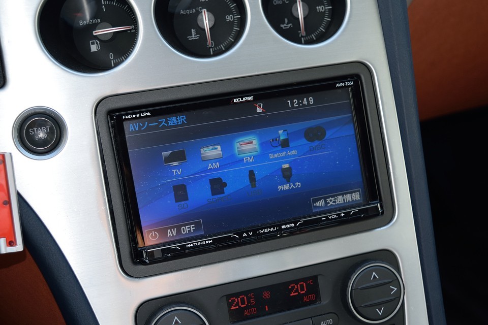 ナビは2015年製のECLIPSE製メモリーナビ！最新というわけではありませんが、バックカメラ、外部入力、bluetoothを備えた必要十分なもの！