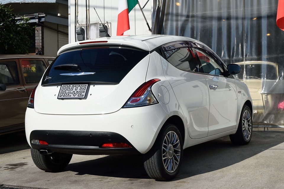 ランチアなのにアメ車、アメ車なのにランチア・・・まぁ、そんな大人の事情は置いておいて、イプシロン伝統の「小さな高級車」のポリシーは健在！注目しないわけにはいかないのです！