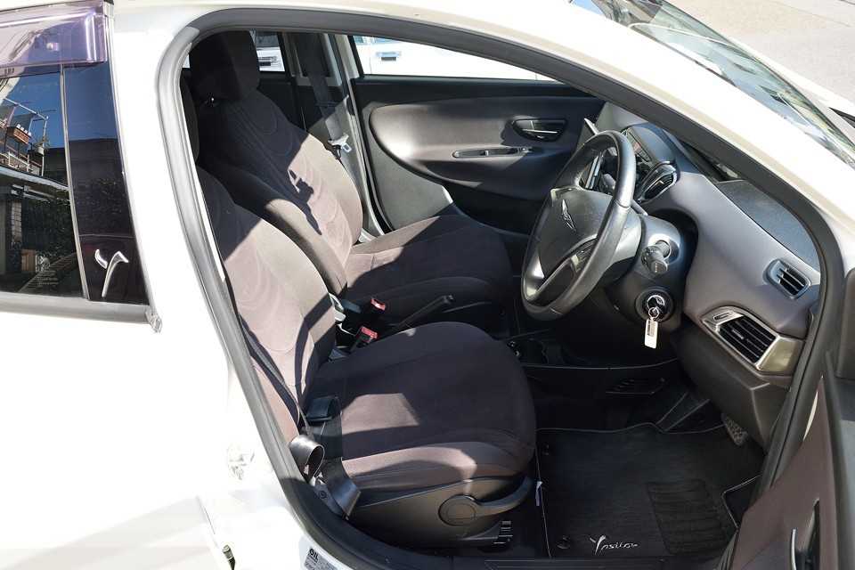 国産の同クラス車とは明らかに考え方が異なる造りですね。実用車だからって媚びない姿勢が、らしいのです！