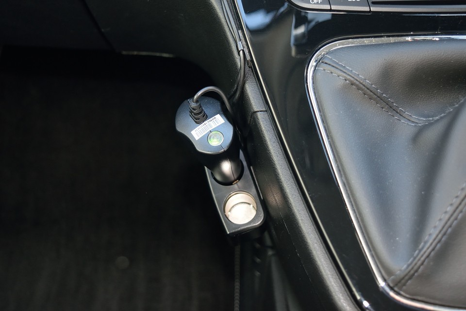 ナビでシガーソケット使用してしまうため増設済み！スマホの充電とかに、もはや欠かせないですもんね。