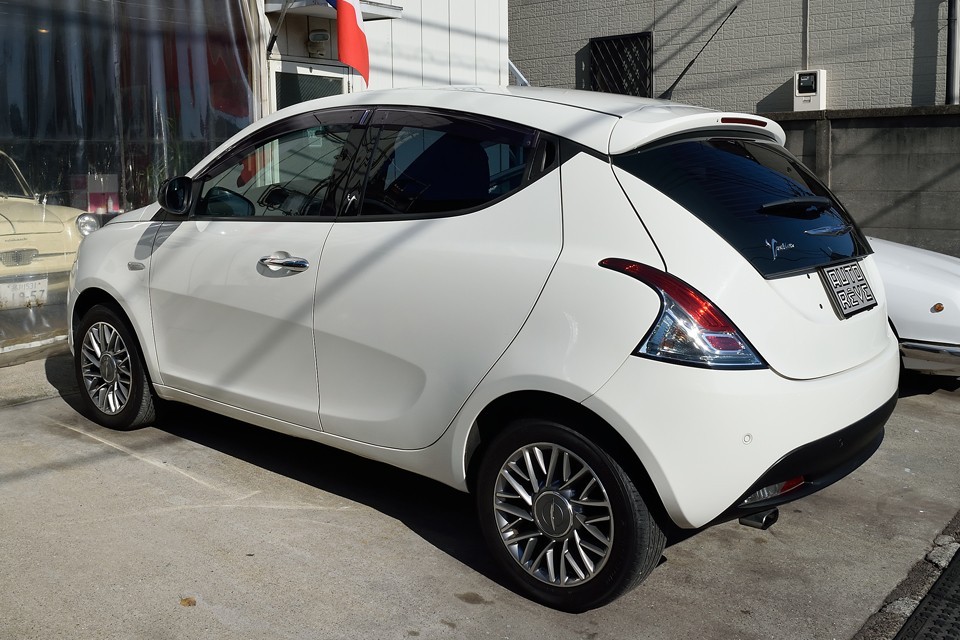 排気量875ccなので、毎年の自動車税は29,500円と格安！おまけに燃費は19.3km/リットル（JC08モード）とハイブリット車並みでチョ～経済的！