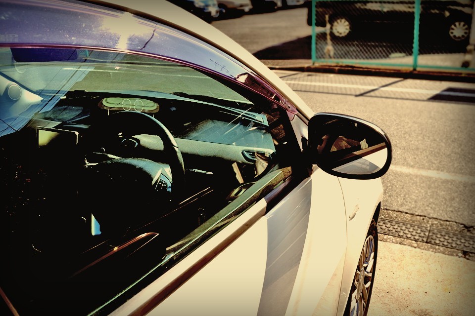 昔からのランチアファンの嘆きが聞こえてきそうなクライスラーブランドでのイプシロンですが、でもご覧いただいたように、どこから見てもランチアそのもののつくりは、ブランドに惑わされず評価するべきかと。