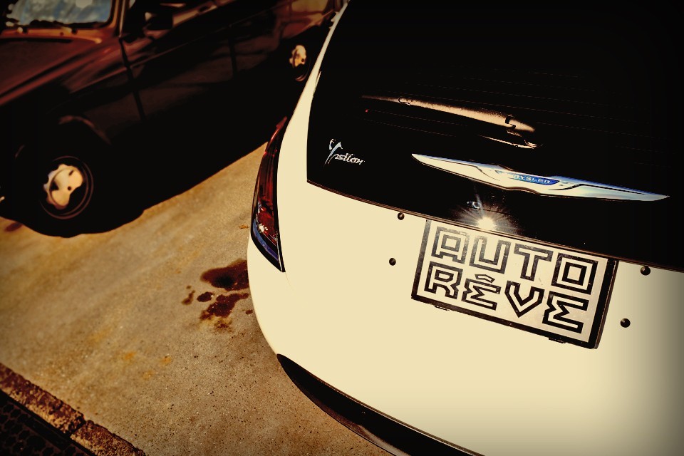 『アメ車だからなぁ』とか言う本質を見ない意見は置いておいて・・・むしろそういう輩が立ち入らないクライスラーブランドでの雑音の無い状態でこのイプシロンを見た時・・・。