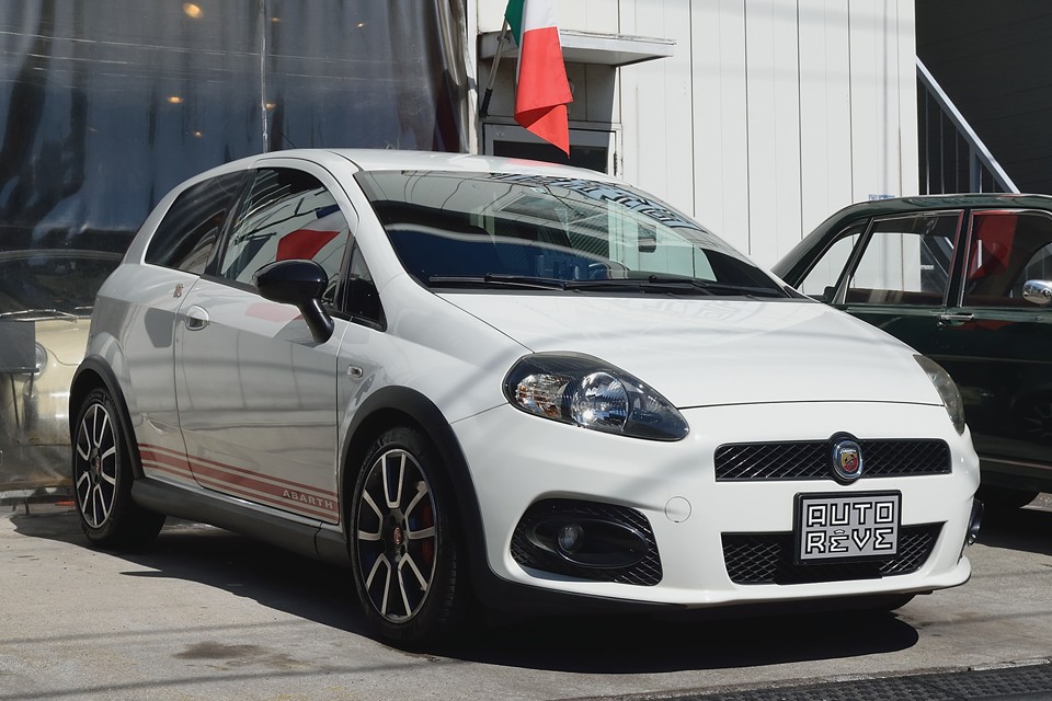 2009（平成21）年式アバルト・グランデプント！実用性も兼ね備えたアバルトって・・・鬼に金棒！悟空にカメハメ波？ルフィにゴムゴムの技？？？兎にも角にもEVERYDAY FUN TO DRIVEなのです！