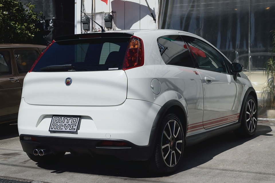 ベースになったグランデプントと比べると、全く別物と言っていいほどの仕上がり！これぞまさしくアバルトマジック！