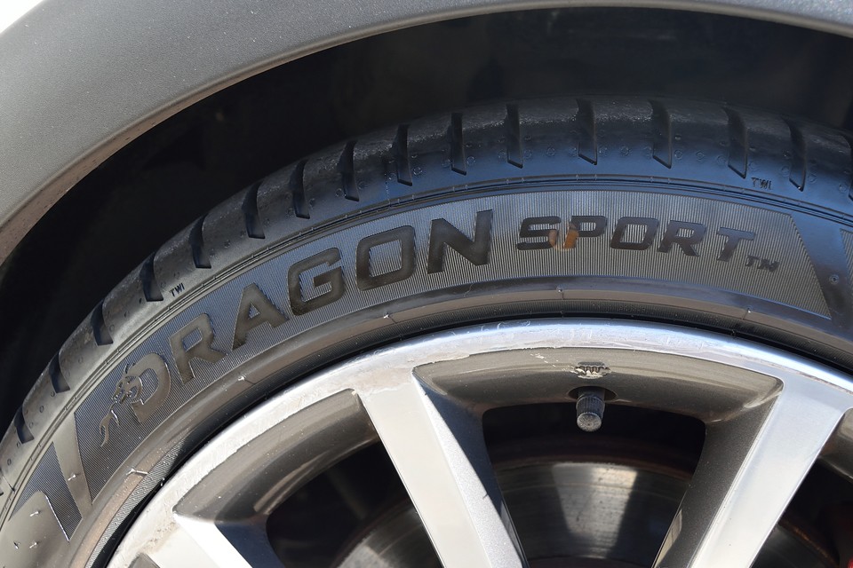 イタ車にはやっぱりイタリア製タイヤが合うのです！ピレリのDRAGON sportを装備！