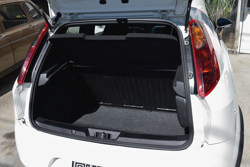 リアシートをたためば更に大容量に！これで困るようでしたら、あとはミニバンでも買うしか・・・。