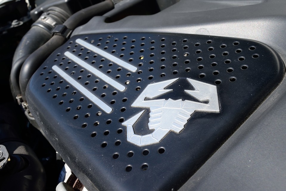 スポーティーなクルマはどうしてもスペックに目がいきがちですが、やはりクルマはトータルバランスなんですね。こんなに意のままに操れ、クルマって楽しい！って思えるのは、さすがアバルト！