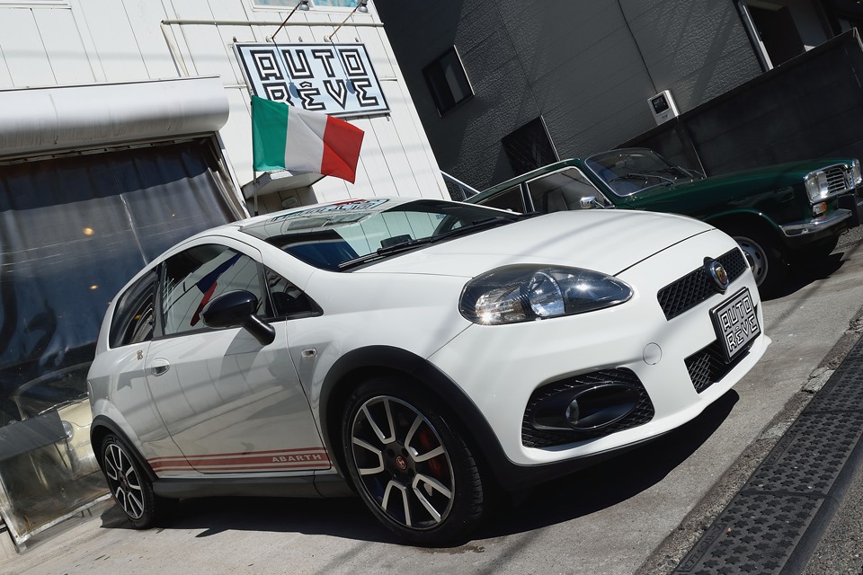 アクセルを踏むしか、他に手立ては無いのです！正真正銘のアバルトマジック！いかがですか？