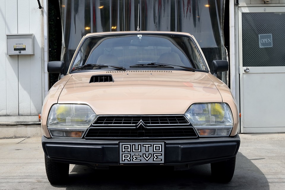 小動物を連想させる大きな目に、丸みのある、ぷっくりとした印象の顔は、相変わらずカワイイ～！