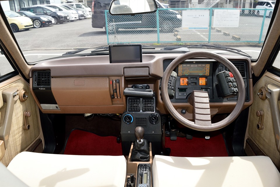 空は飛びません。水中も潜りません。ミサイル、ロケット等の武器もありません・・・（笑）