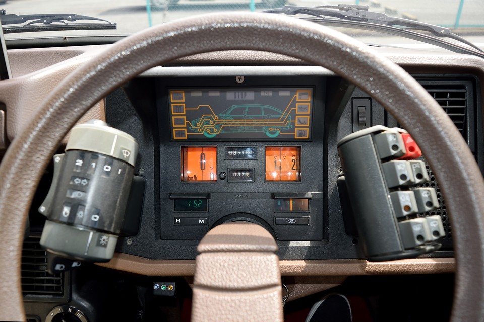 実走行8.5万km！それなりに劣化や補修跡もあり、それをご理解いただく必要のある個体ではありますが、欠品も無く、ボディには目立つサビも無く、ハイドロ本来の乗り心地で、エンジン一発始動のGSAって、他に？