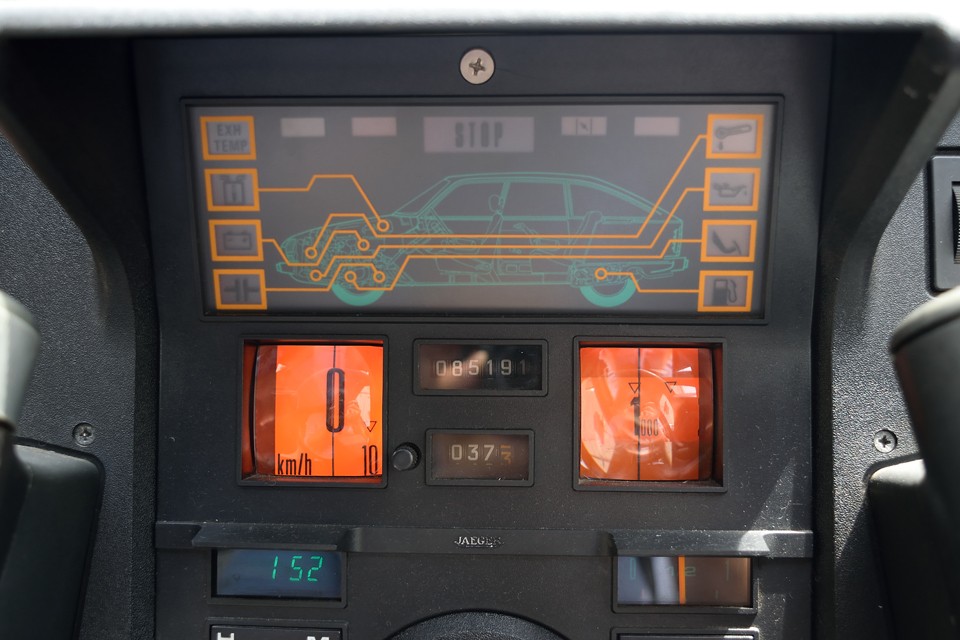 ココだけ見たらクルマのメーターって判る方、どれだけいるでしょうね？