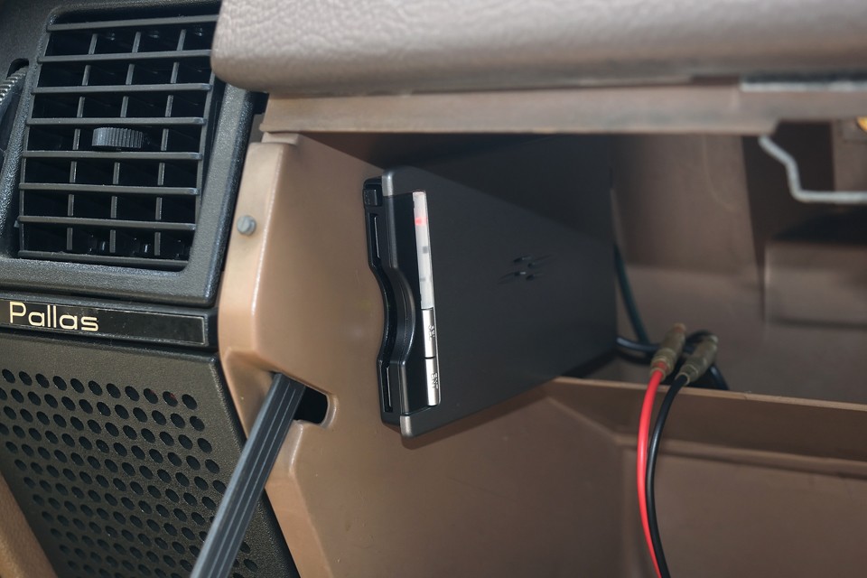 もちろんETCも装備！グローブBOX内にスッキリと取付られています。