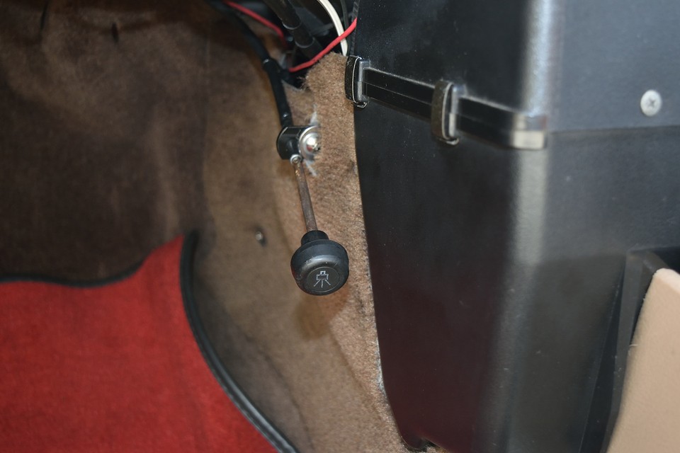 もうひとつがこのチョークレバー。その昔、キャブ交換された時に外されていたようですが、始動性の向上のために改めて取付しました。そのおかげで一発始動！