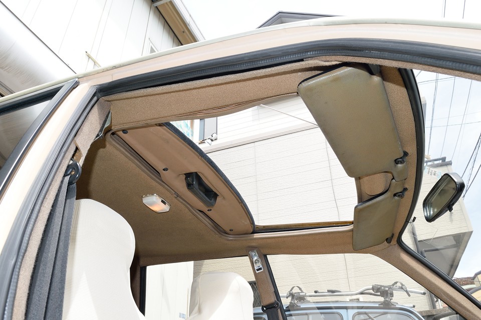 サンルーフは安心・安定の手動式！補修で動きもスムースになりました！ホースでジャバジャバッ！の水かけテストでも水漏れ無し！