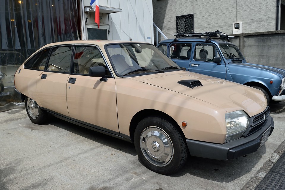 今や希少なGSA・・・その中でも更に希少な正規ディーラー、右ハンドル車。38年を経ても、未だ放ちつづけるその独特の魅力・・・。