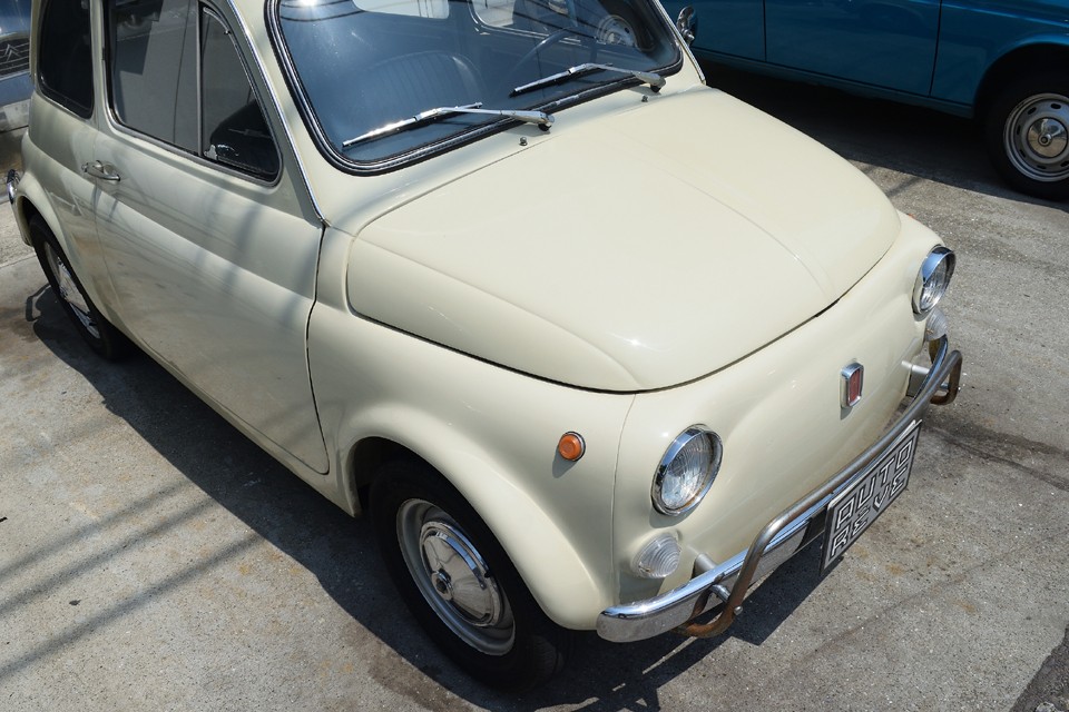 一部補修塗装した跡はあるものの、ご覧の通り全体的にはクリア剥げや色褪せも無く、良い塗装状態だと思います。