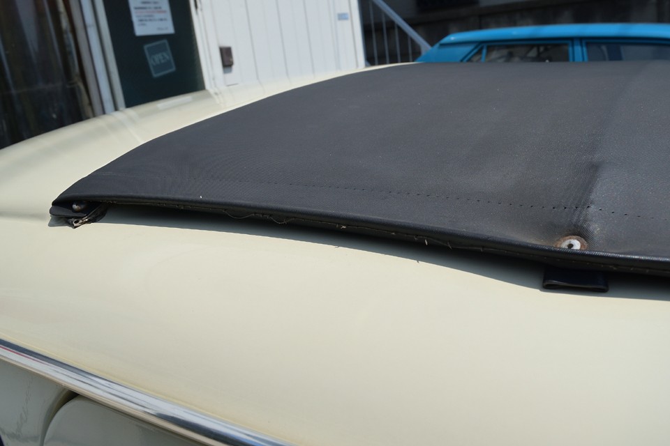 お決まりのステッチ切れはありますが、使用上困るところではないので許容範囲かと・・・。