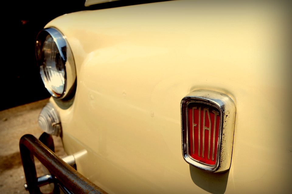 生き物のように「ドクドクッ」と鼓動するエンジンに身を委ねて走れば、普段見慣れた道でさえ、違った景色に見せてくれる・・・そんな不思議な力を持ったチンク・・・。