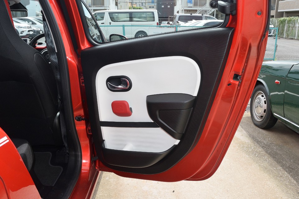 リアドアはほとんど使用されていなかったようで、清潔そのもの！