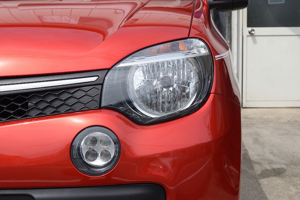 マブタ？！のおかげか、こうしてアップで見ると結構、「目ジカラ」ありますねぇ。もちろんご覧の通り曇りもなくクリア～です。