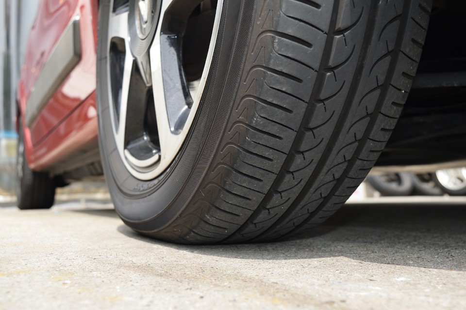 タイヤの残山も6～7分山というところでしょうか、当分交換の必要は無さそうですね。