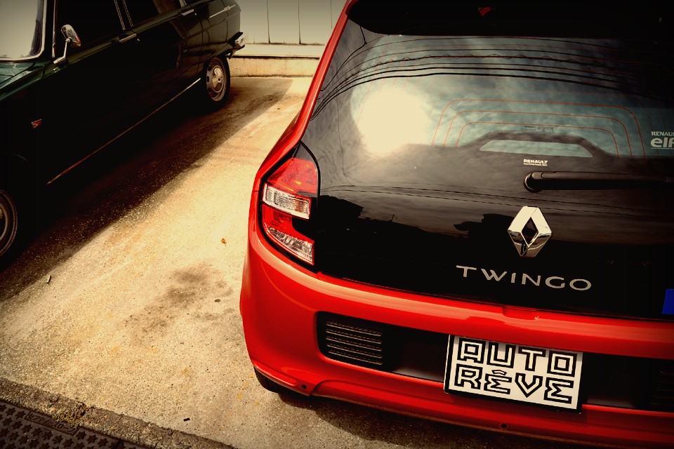 現代のデバイスを駆使することで、そんなデメリットを微塵も感じさせないクルマに仕立てたルノー！